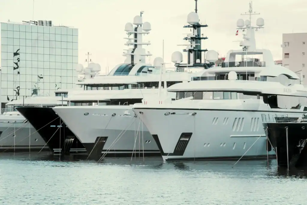 Superyacht Management Course Online Superyacht course in Superyacht Management Course - training in vessel operations, compliance, financial oversight, and crew coordination